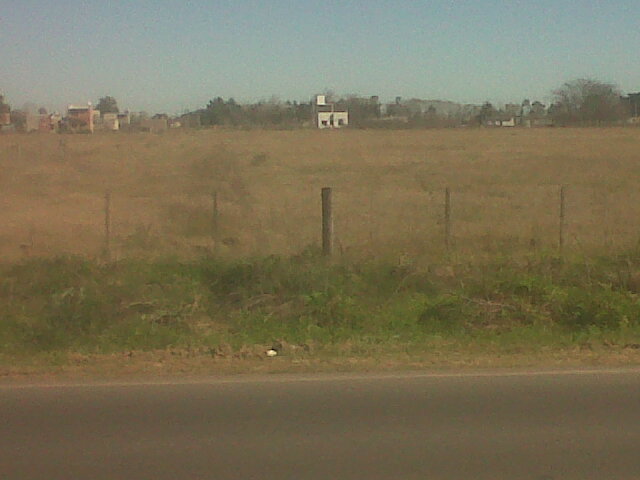 GRAN OPORTUNIDAD Loteo en San Vicente. Zona con alto potencial de desarrollo. A metros del centro cívico. Ideal inversión — foto 2
