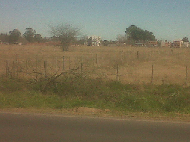 GRAN OPORTUNIDAD Loteo en San Vicente. Zona con alto potencial de desarrollo. A metros del centro cívico. Ideal inversión — foto 3