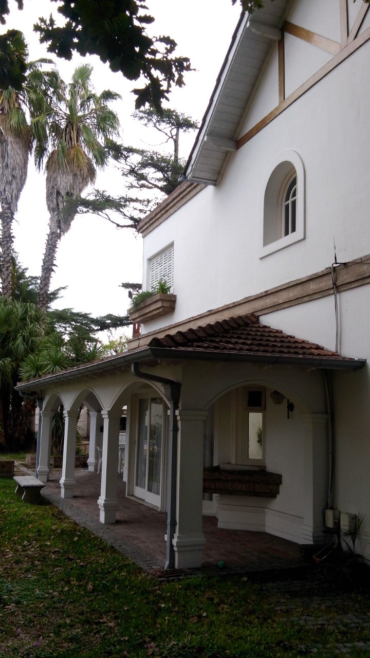 Excelente casa en 2 plantas con quincho y piscina sobre lote de 20x50 mts. en Haedo Chico. Digna de ver. Consulte para visitas y precio. Oportunidad — foto 3