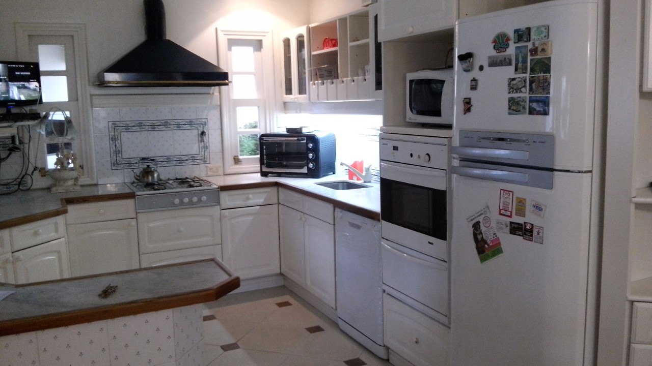 Excelente casa en 2 plantas con quincho y piscina sobre lote de 20x50 mts. en Haedo Chico. Digna de ver. Consulte para visitas y precio. Oportunidad — foto 9