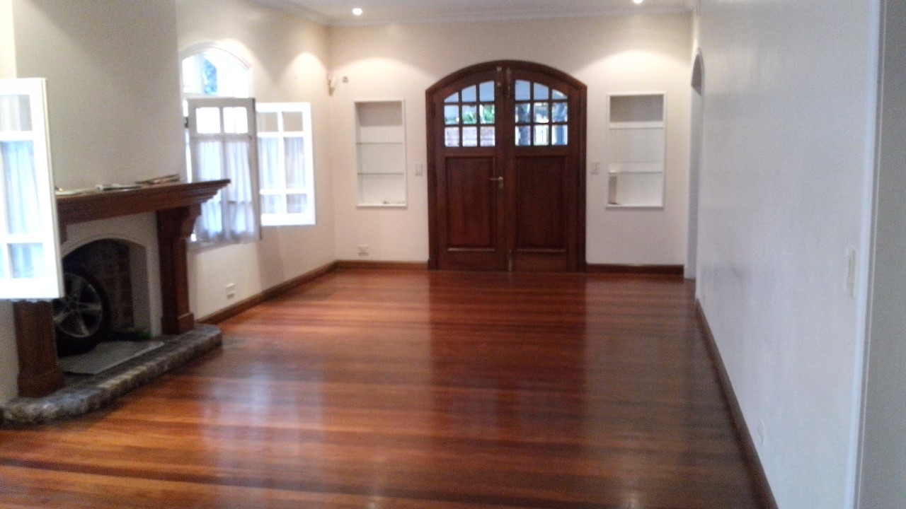 Excelente casa en 2 plantas con quincho y piscina sobre lote de 20x50 mts. en Haedo Chico. Digna de ver. Consulte para visitas y precio. Oportunidad — foto 11