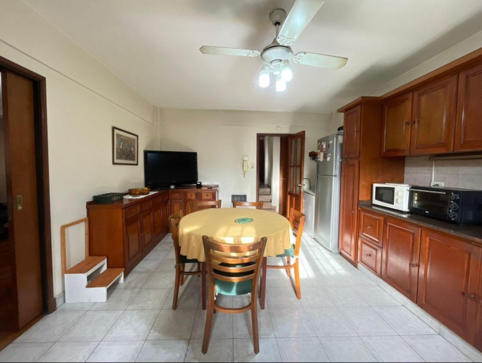Excelente chalet 6 ambientes en Parque Ayerza, Castelar Norte., Posibilidad de permuta menor valor . Consulte. — foto 7