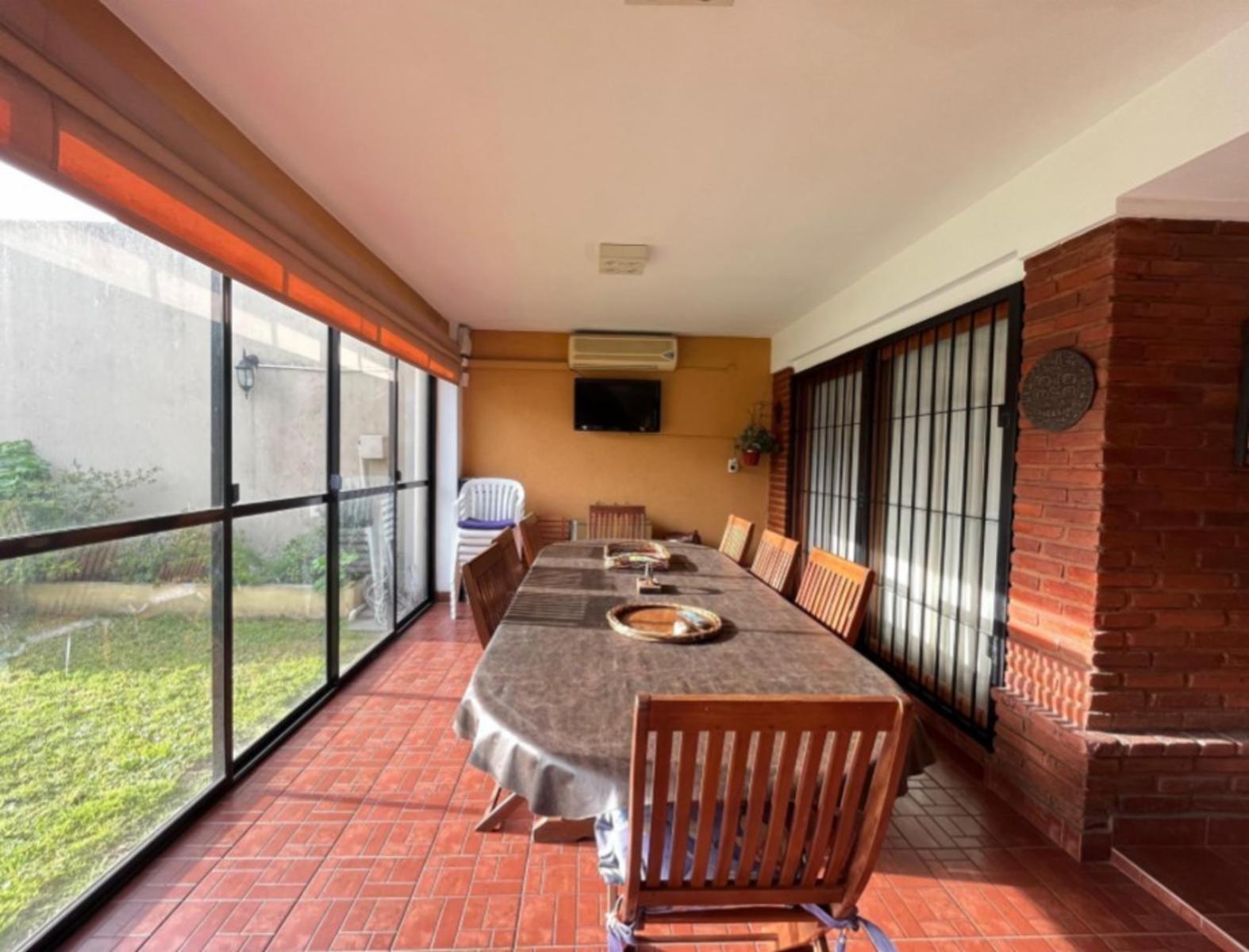 Excelente chalet 6 ambientes en Parque Ayerza, Castelar Norte., Posibilidad de permuta menor valor . Consulte. — foto 12