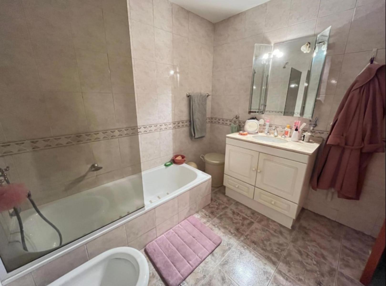 Excelente chalet 6 ambientes en Parque Ayerza, Castelar Norte., Posibilidad de permuta menor valor . Consulte. — foto 13