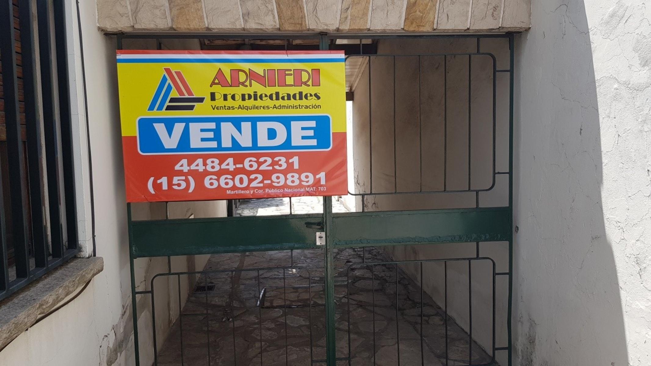 Excelente PH interno con espacio guarda coche y con 3 dormitorios y jardín al fondo.