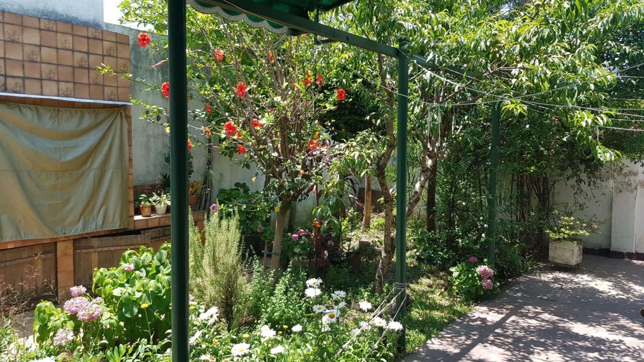 Excelente PH interno con espacio guarda coche y con 3 dormitorios y jardín al fondo. — foto 4