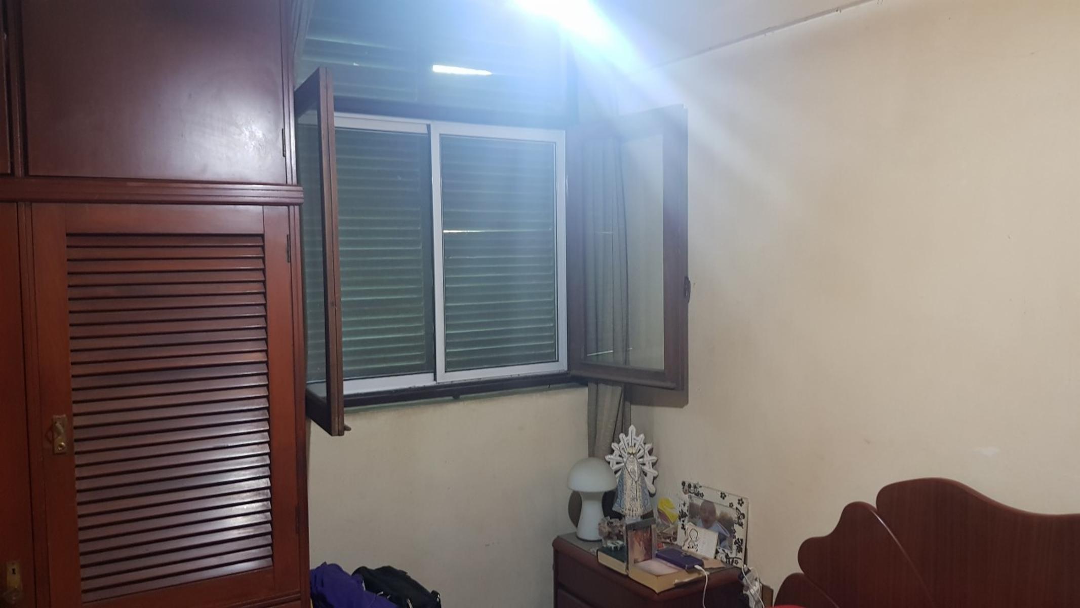 Departamento de 4 ambientes muy amplios con baulera en complejo con parque. Consulte