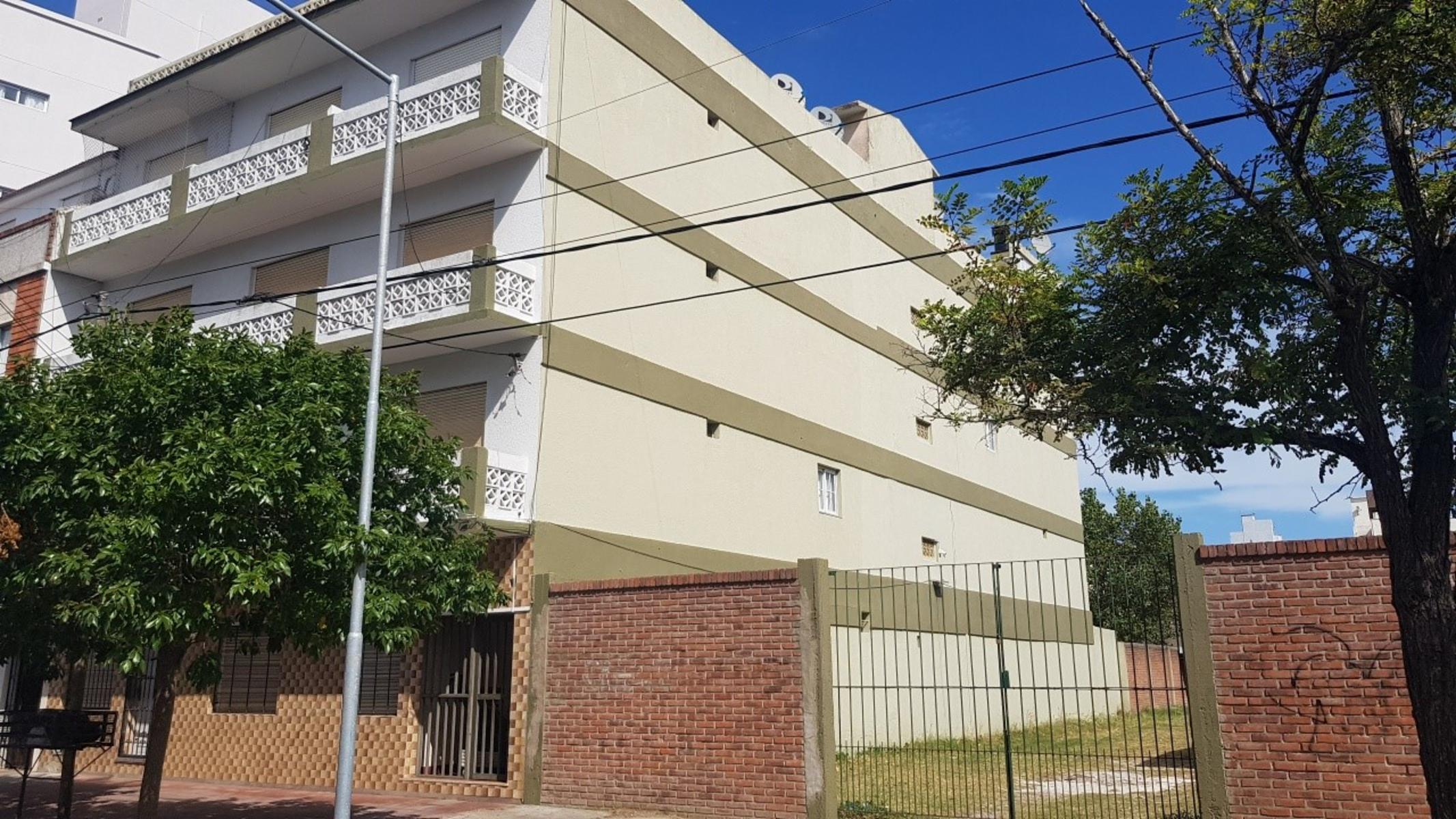 Excelente depto. 2 ambientes en Santa Teresita, Costa Atlántica, zona céntrica, con 2 cocheras y capacidad para 6 personas, totalmente amueblado. — foto 11