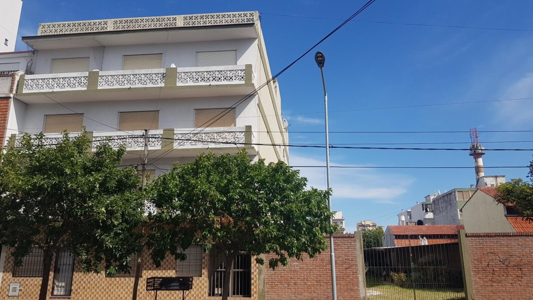 Excelente depto. 2 ambientes en Santa Teresita, Costa Atlántica, zona céntrica, con 2 cocheras y capacidad para 6 personas, totalmente amueblado. — foto 13
