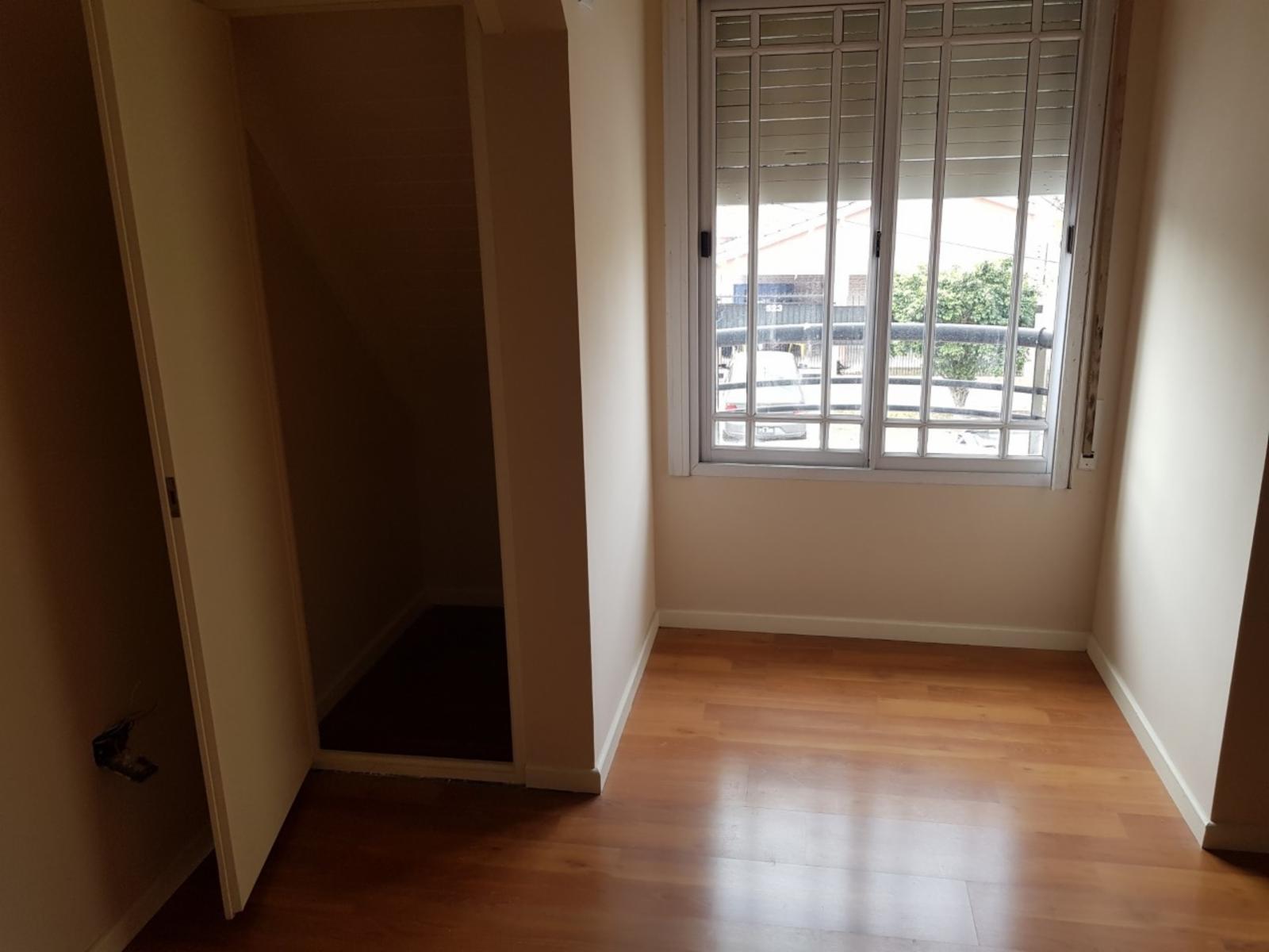 Excelentes 2 Dúplex a estrenar en Haedo Norte, con 2 dormitorios y un amplio play room, 1 baño completo y un Toilette ,patio, lavadero , jardín y cochera .Consulte.