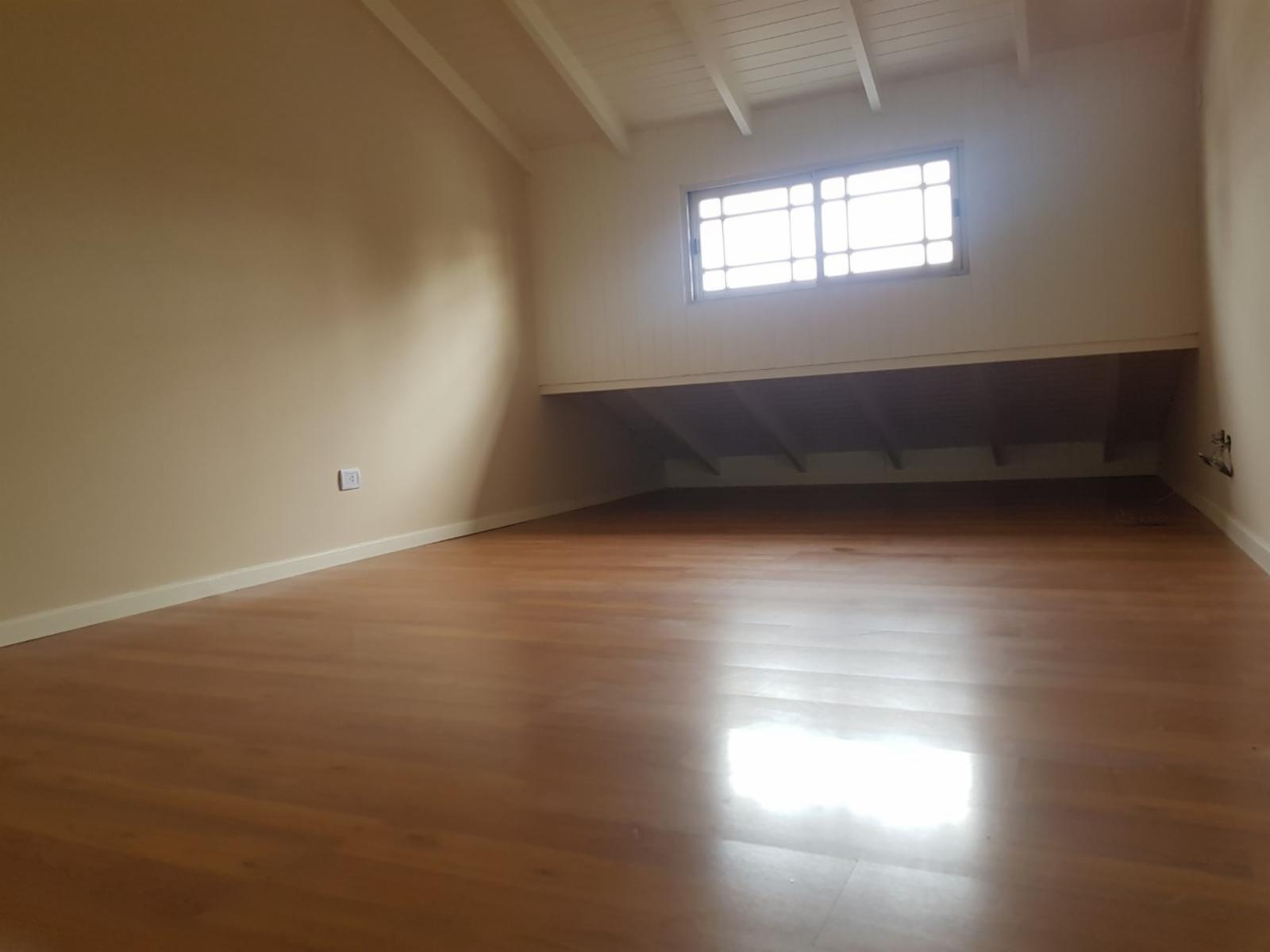 Excelentes 2 Dúplex a estrenar en Haedo Norte, con 2 dormitorios y un amplio play room, 1 baño completo y un Toilette ,patio, lavadero , jardín y cochera .Consulte. — foto 3