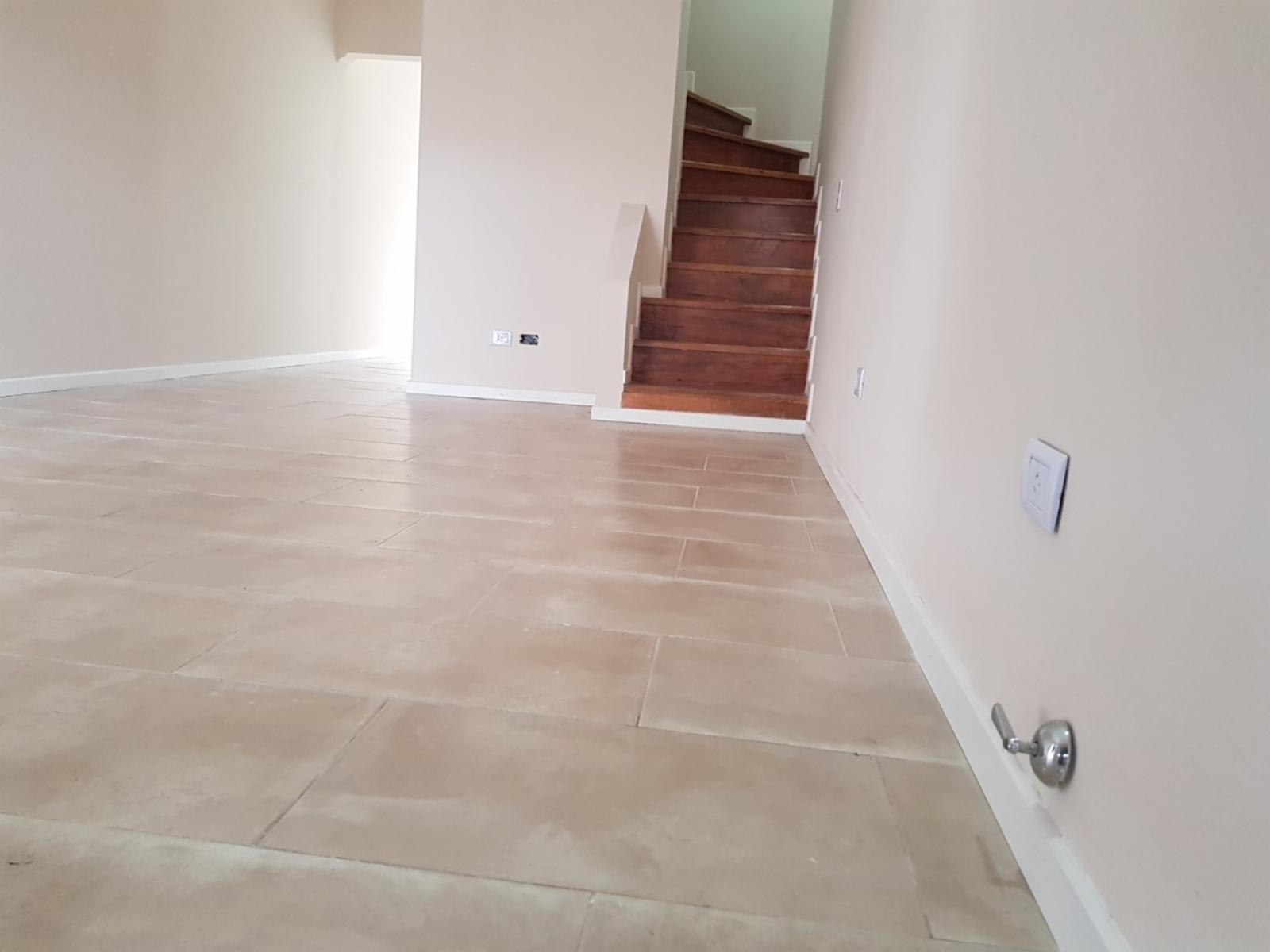 Excelentes 2 Dúplex a estrenar en Haedo Norte, con 2 dormitorios y un amplio play room, 1 baño completo y un Toilette ,patio, lavadero , jardín y cochera .Consulte. — foto 5