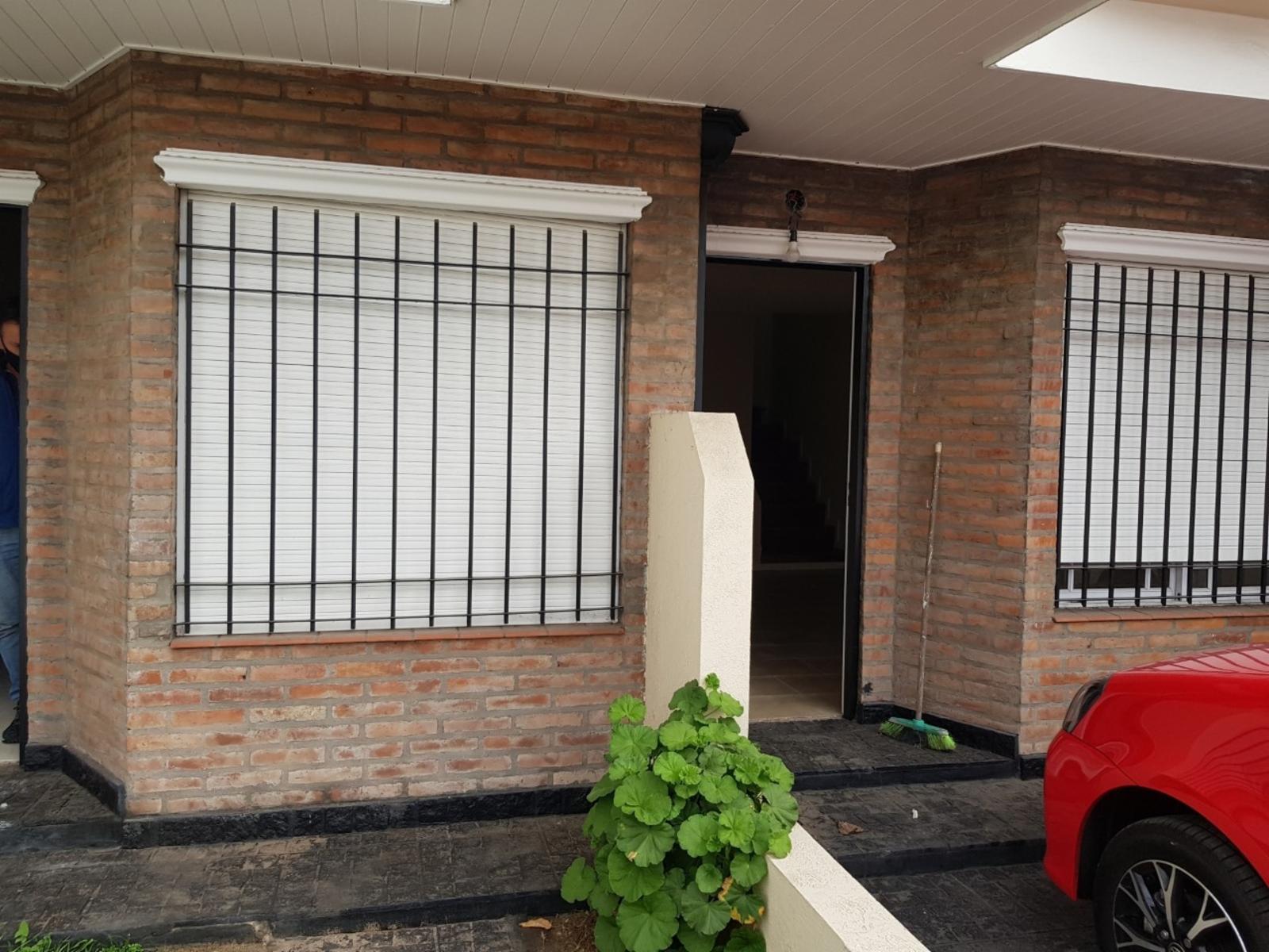 Excelentes 2 Dúplex a estrenar en Haedo Norte, con 2 dormitorios y un amplio play room, 1 baño completo y un Toilette ,patio, lavadero , jardín y cochera .Consulte. — foto 7