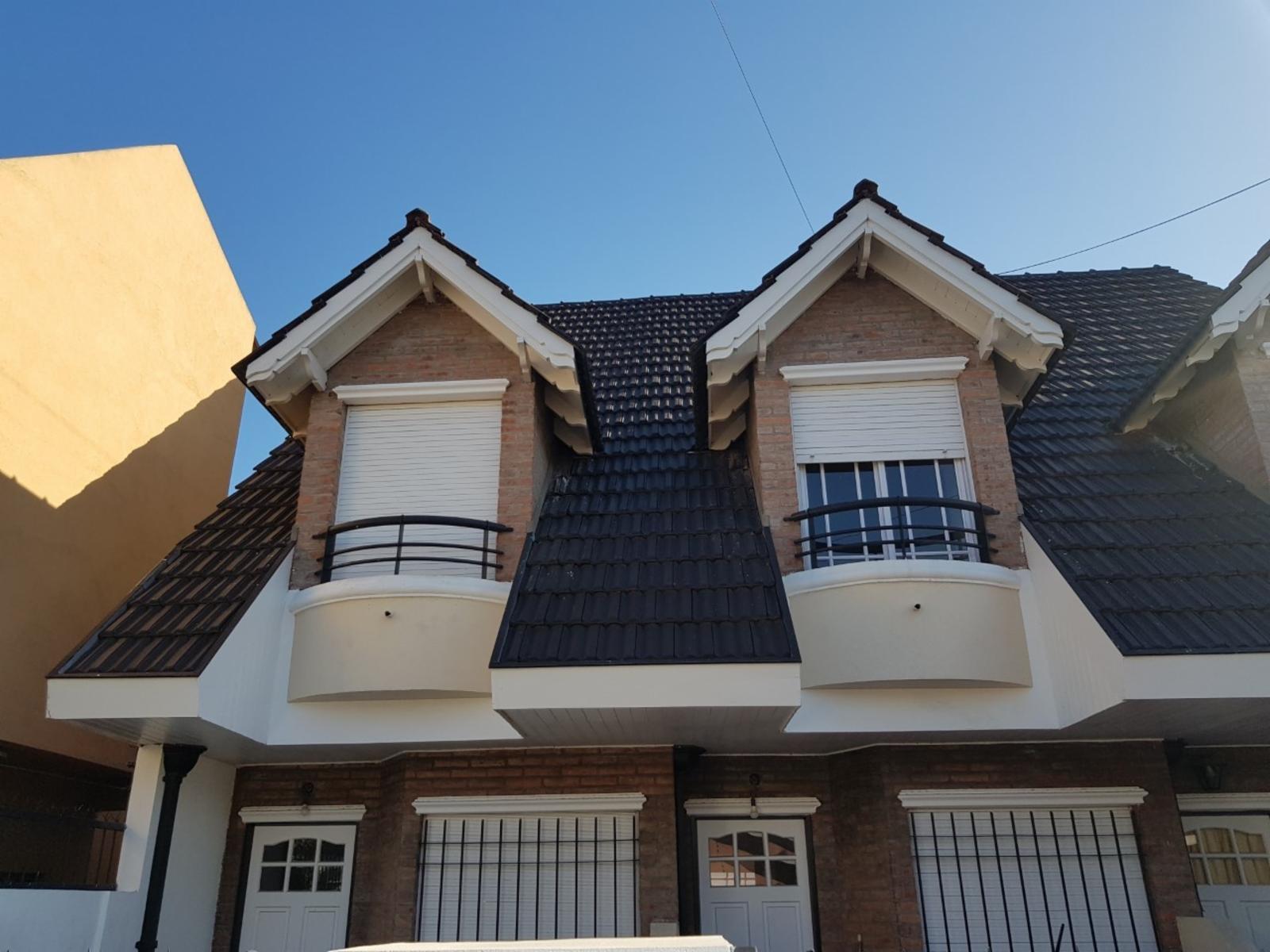 Excelentes 2 Dúplex a estrenar en Haedo Norte, con 2 dormitorios y un amplio play room, 1 baño completo y un Toilette ,patio, lavadero , jardín y cochera .Consulte. — foto 9