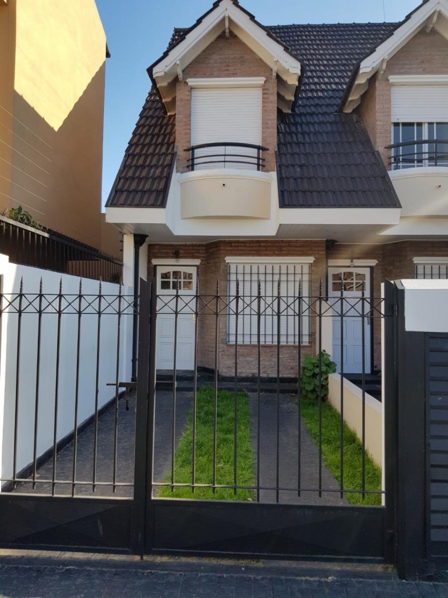 Excelentes 2 Dúplex a estrenar en Haedo Norte, con 2 dormitorios y un amplio play room, 1 baño completo y un Toilette ,patio, lavadero , jardín y cochera .Consulte. — foto 10