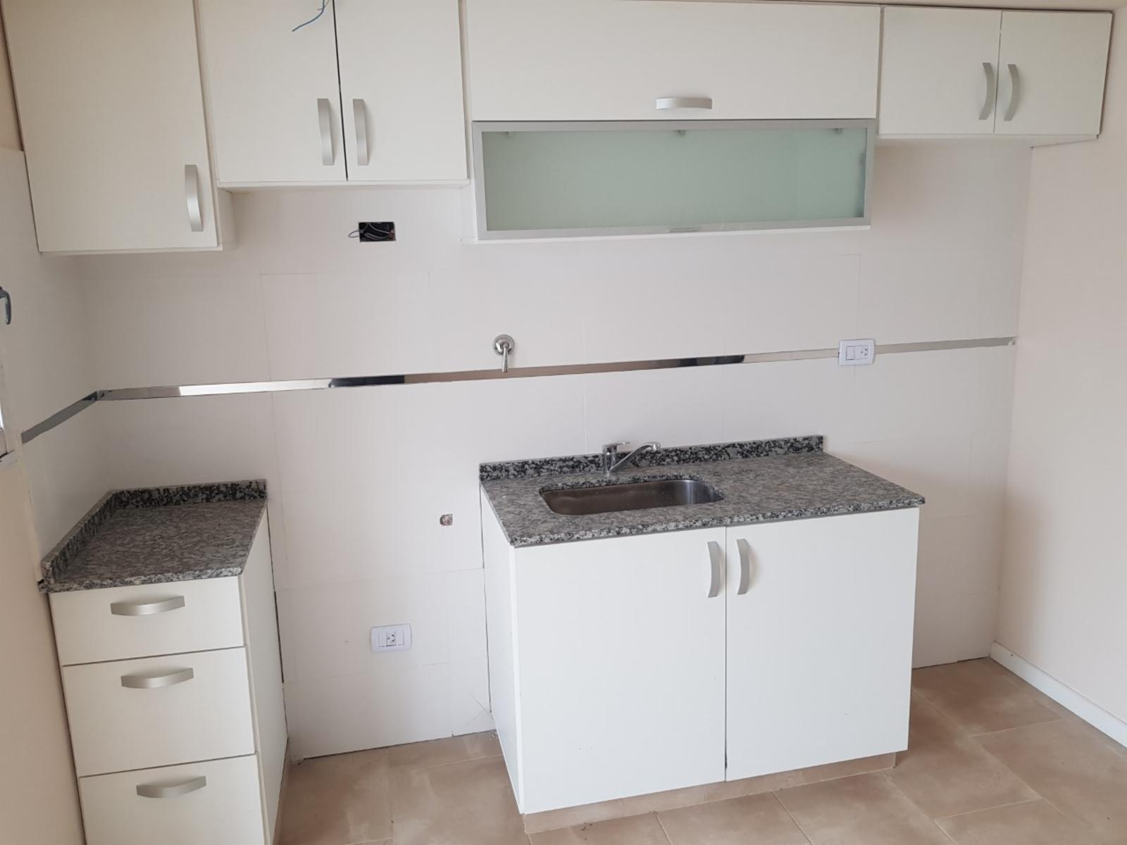 Excelentes 2 Dúplex a estrenar en Haedo Norte, con 2 dormitorios y un amplio play room, 1 baño completo y un Toilette ,patio, lavadero , jardín y cochera .Consulte. — foto 15