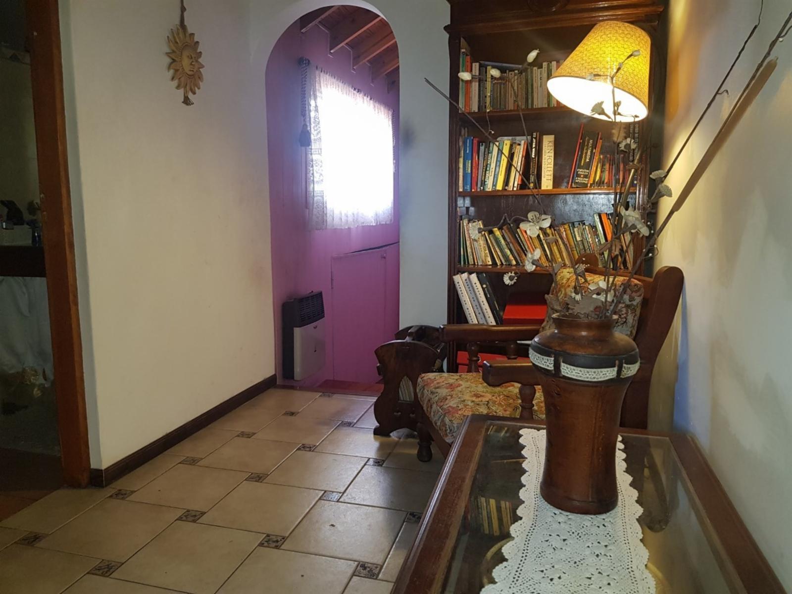 Excelente casa de 5 ambientes, 3 dormitorios 1 escritorio, amplio fondo, pileta, quincho y garage.- Oportunidad,. Se aceptan permutas menor valor.Consulte. — foto 15