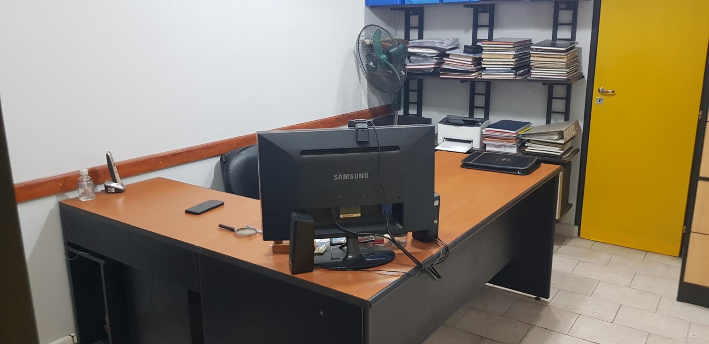 Excelente local a la venta y en Alquiler en zona muy comercial sobre la calle Arieta. Ideal para diversos emprendimientos. Posee 32,32 mts2. Oportunidad. — foto 2