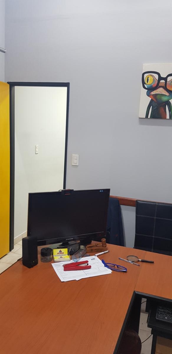 Excelente local a la venta y en Alquiler en zona muy comercial sobre la calle Arieta. Ideal para diversos emprendimientos. Posee 32,32 mts2. Oportunidad. — foto 4
