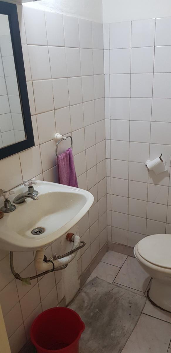 Excelente local a la venta y en Alquiler en zona muy comercial sobre la calle Arieta. Ideal para diversos emprendimientos. Posee 32,32 mts2. Oportunidad. — foto 6