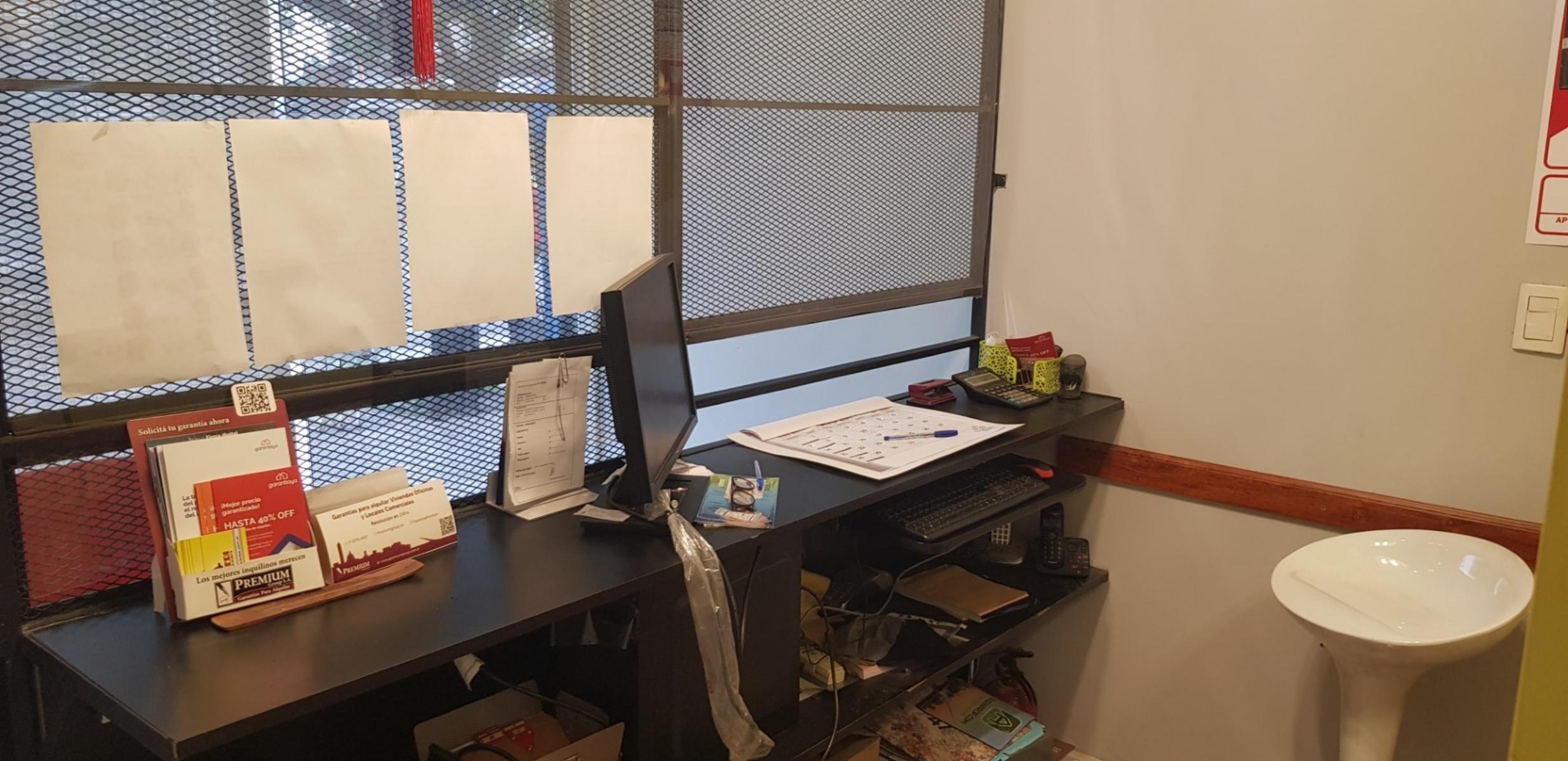 Excelente local a la venta y en Alquiler en zona muy comercial sobre la calle Arieta. Ideal para diversos emprendimientos. Posee 32,32 mts2. Oportunidad. — foto 10
