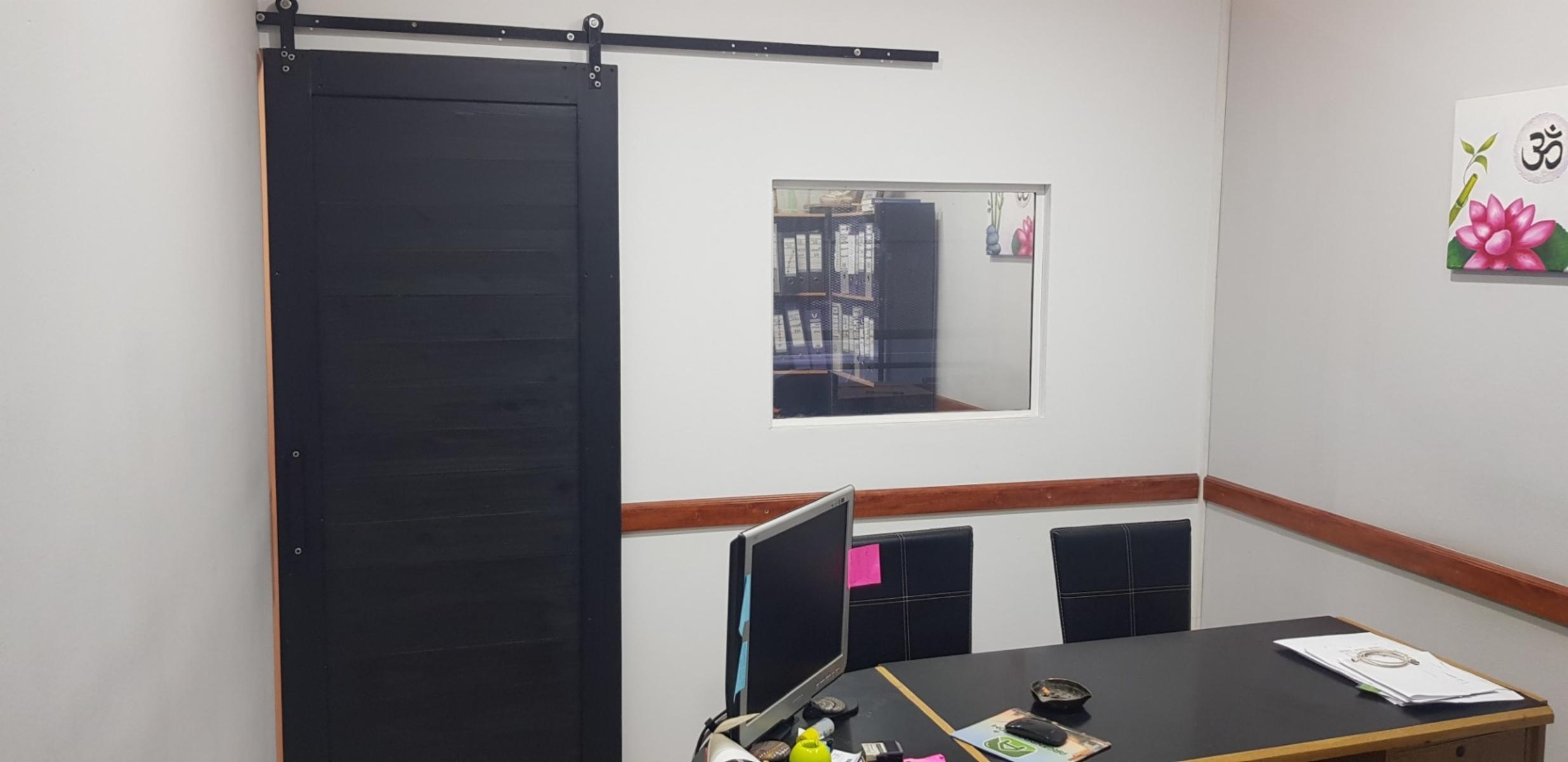 Excelente local a la venta y en Alquiler en zona muy comercial sobre la calle Arieta. Ideal para diversos emprendimientos. Posee 32,32 mts2. Oportunidad. — foto 11