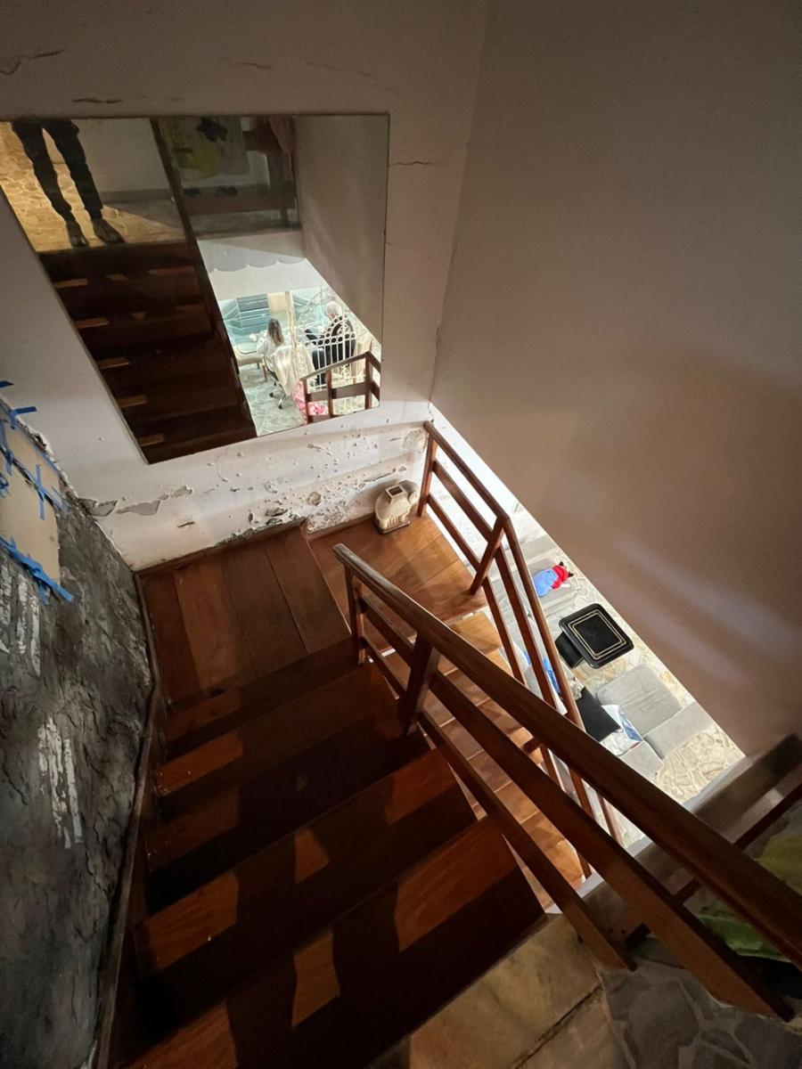 Chalet 5 ambientes de 269 M2, en Ramos Mejia, en 2 plantas con 4 dormitorios,2 baños y garage para 3 autos, frente con rejas, a 1 cuadra de Av. de Mayo. — foto 5