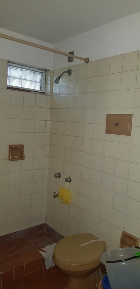 Departamento de 3 ambientes en Moron Sur, dentro de barrio cerrado con parque, con 2 amplios dormitorios con vista al parque y amplio living , cocina, lavadero integrada, baño completo. Oportunidad — foto 3