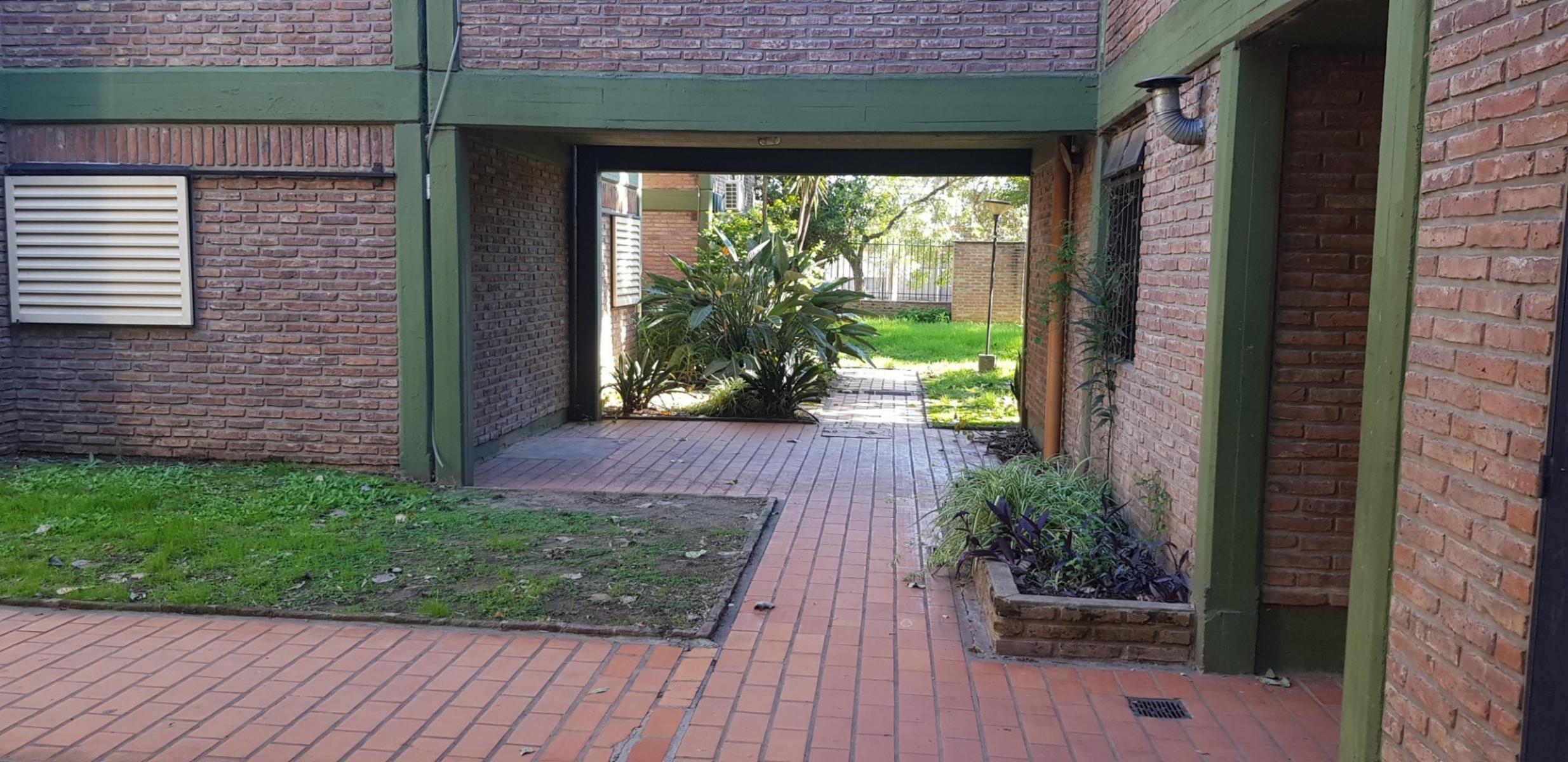 Departamento de 3 ambientes en Moron Sur, dentro de barrio cerrado con parque, con 2 amplios dormitorios con vista al parque y amplio living , cocina, lavadero integrada, baño completo. Oportunidad — foto 10