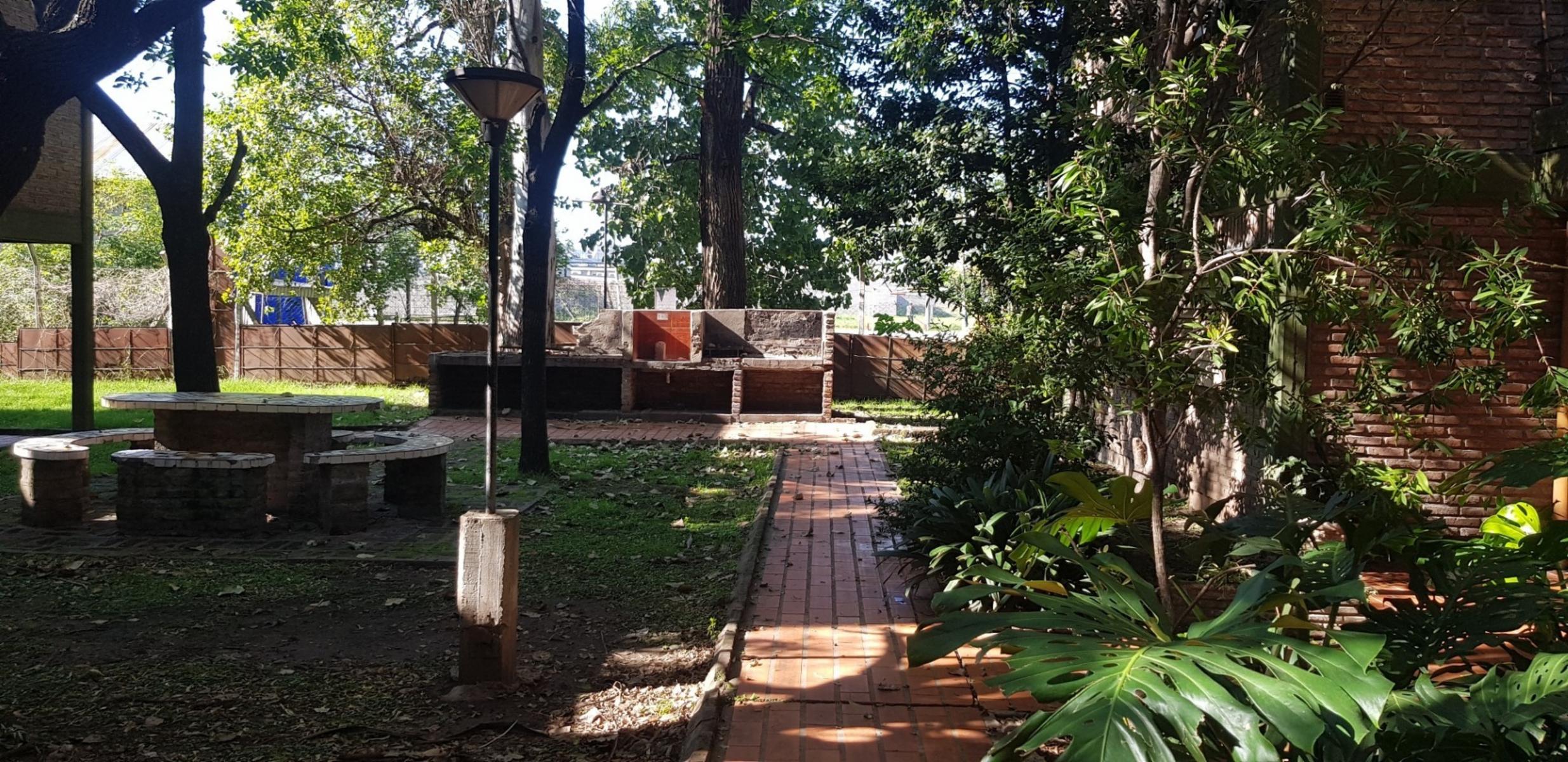 Departamento de 3 ambientes en Moron Sur, dentro de barrio cerrado con parque, con 2 amplios dormitorios con vista al parque y amplio living , cocina, lavadero integrada, baño completo. Oportunidad — foto 11
