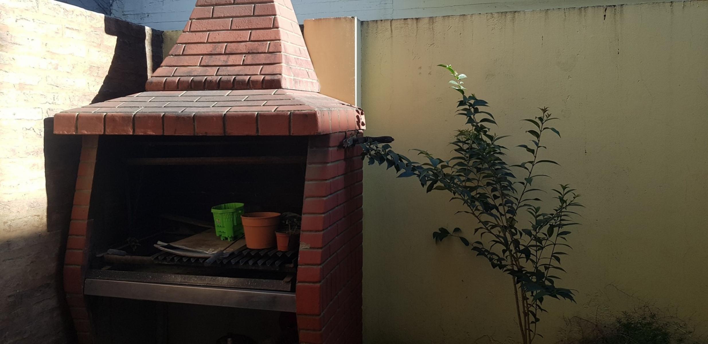 Excelente Triplex en Ramos Mejia Sur, buena ubicacion, 2 domitorios muy luminosos,baño completo, playrron con 2patios,entrada de auto. Oportunidad — foto 3