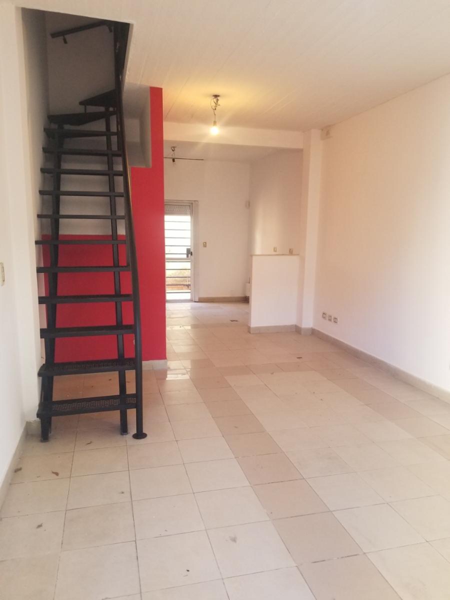 Excelente Triplex en Ramos Mejia Sur, buena ubicacion, 2 domitorios muy luminosos,baño completo, playrron con 2patios,entrada de auto. Oportunidad — foto 10