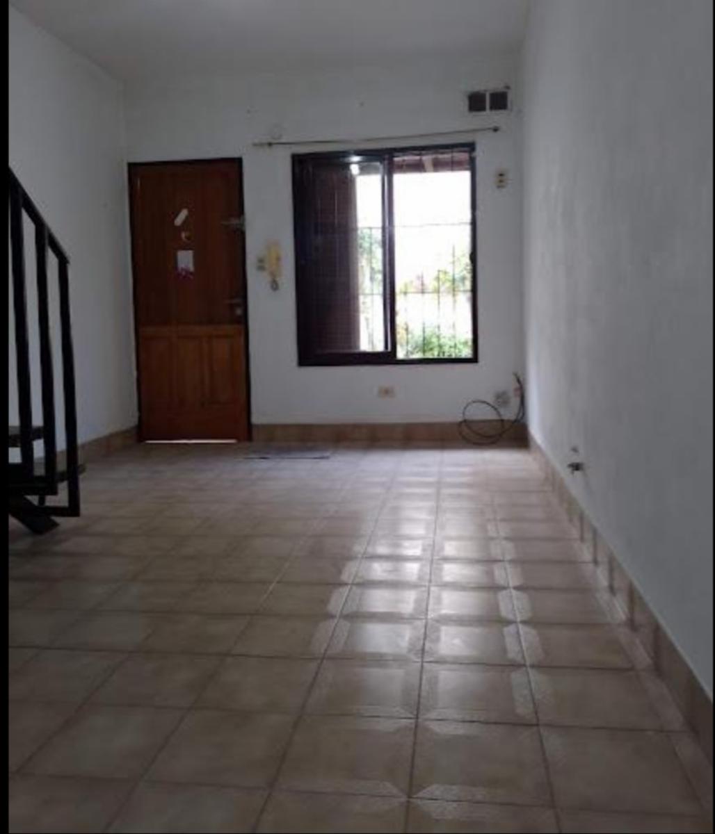 Oportunidad. Depto 2 ambientes en zona comercial de calle Arieta en PB, con jardin al frente.. Amplio living comedor y planta superior dormitorio y lavadero. Oportunidad — foto 8