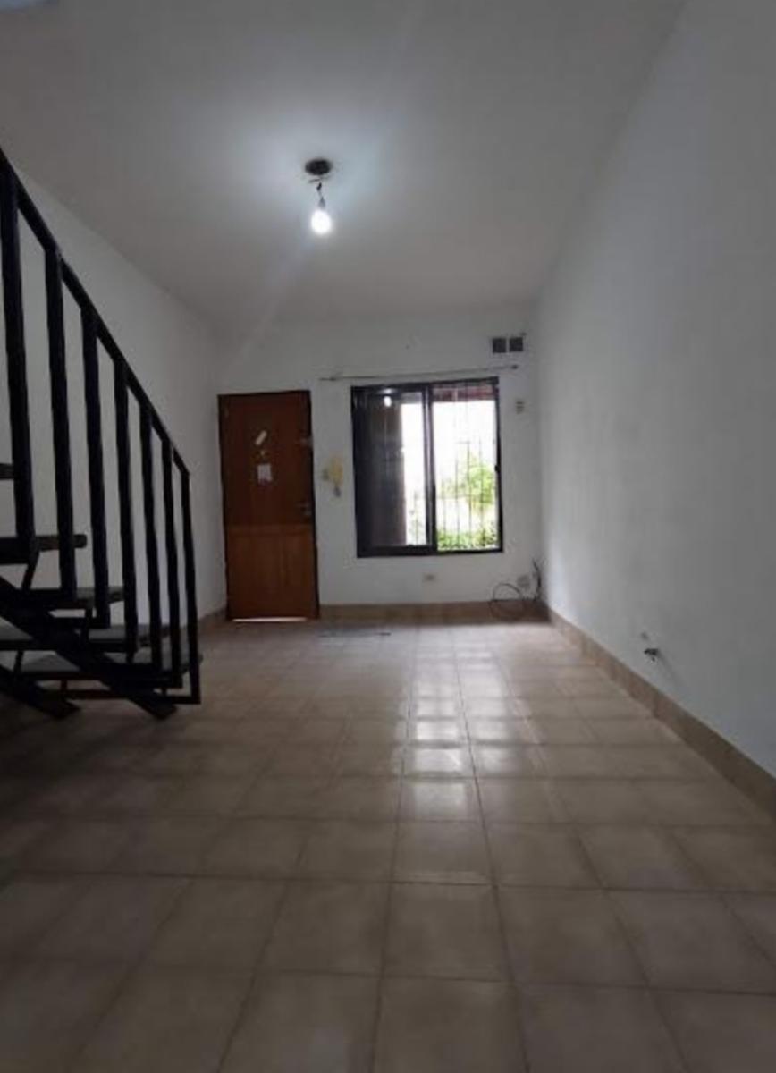 Oportunidad. Depto 2 ambientes en zona comercial de calle Arieta en PB, con jardin al frente.. Amplio living comedor y planta superior dormitorio y lavadero. Oportunidad — foto 10