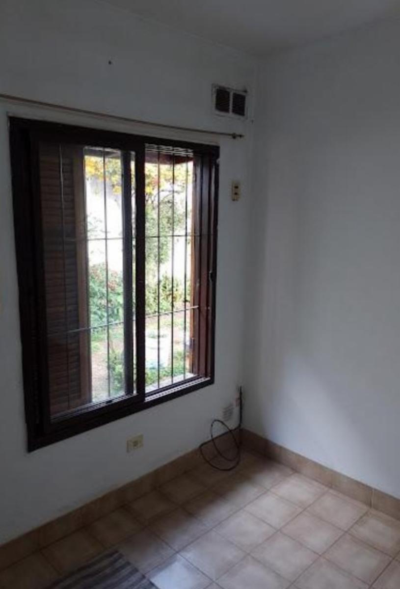 Oportunidad. Depto 2 ambientes en zona comercial de calle Arieta en PB, con jardin al frente.. Amplio living comedor y planta superior dormitorio y lavadero. Oportunidad — foto 11