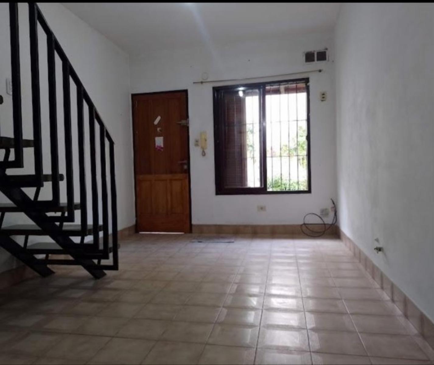 Oportunidad. Depto 2 ambientes en zona comercial de calle Arieta en PB, con jardin al frente.. Amplio living comedor y planta superior dormitorio y lavadero. Oportunidad — foto 13