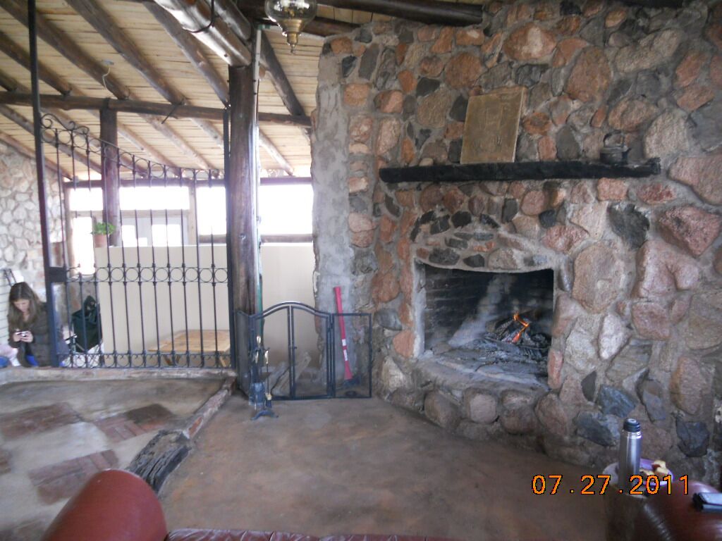 Hostería Ecológica dentro de un terreno de 6300 m2. Esta hostería a sido galardonada por su cuidado del medio ambiente, ya que se abastece con energías alternativas, como ser la eólica y la solar. - 4
