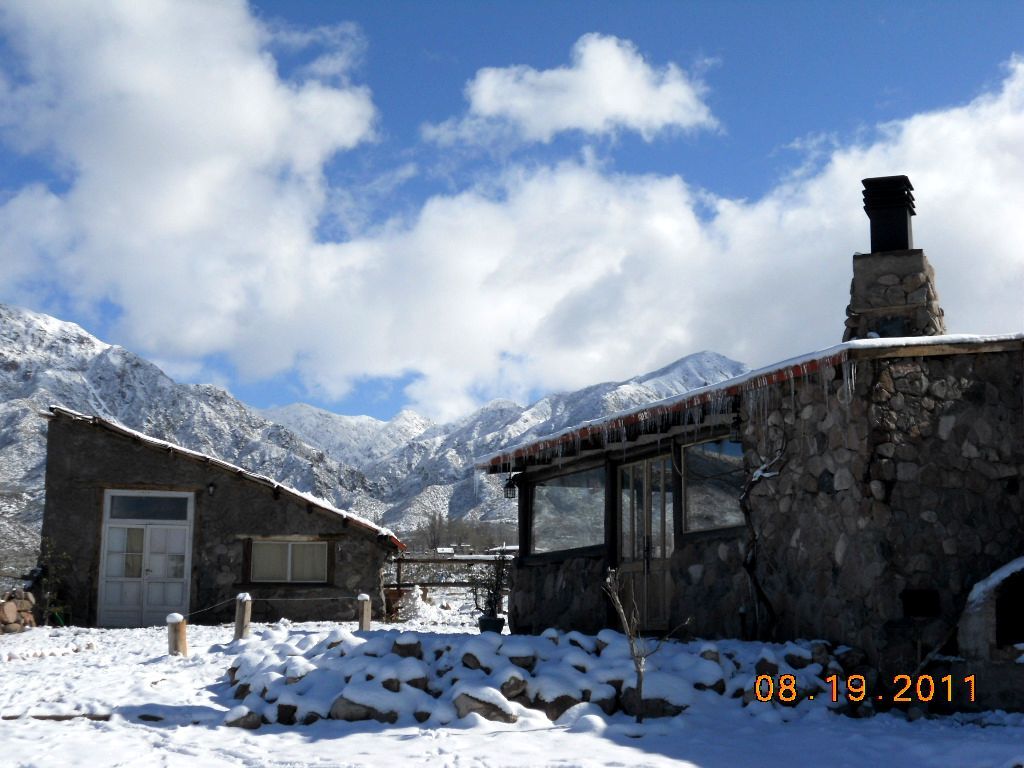 Hostería Ecológica dentro de un terreno de 6300 m2. Esta hostería a sido galardonada por su cuidado del medio ambiente, ya que se abastece con energías alternativas, como ser la eólica y la solar. - 10
