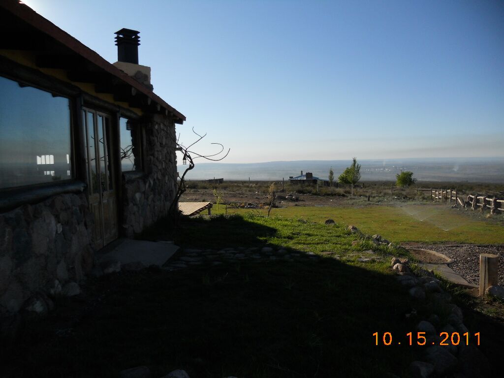 Hostería Ecológica dentro de un terreno de 6300 m2. Esta hostería a sido galardonada por su cuidado del medio ambiente, ya que se abastece con energías alternativas, como ser la eólica y la solar. - 16