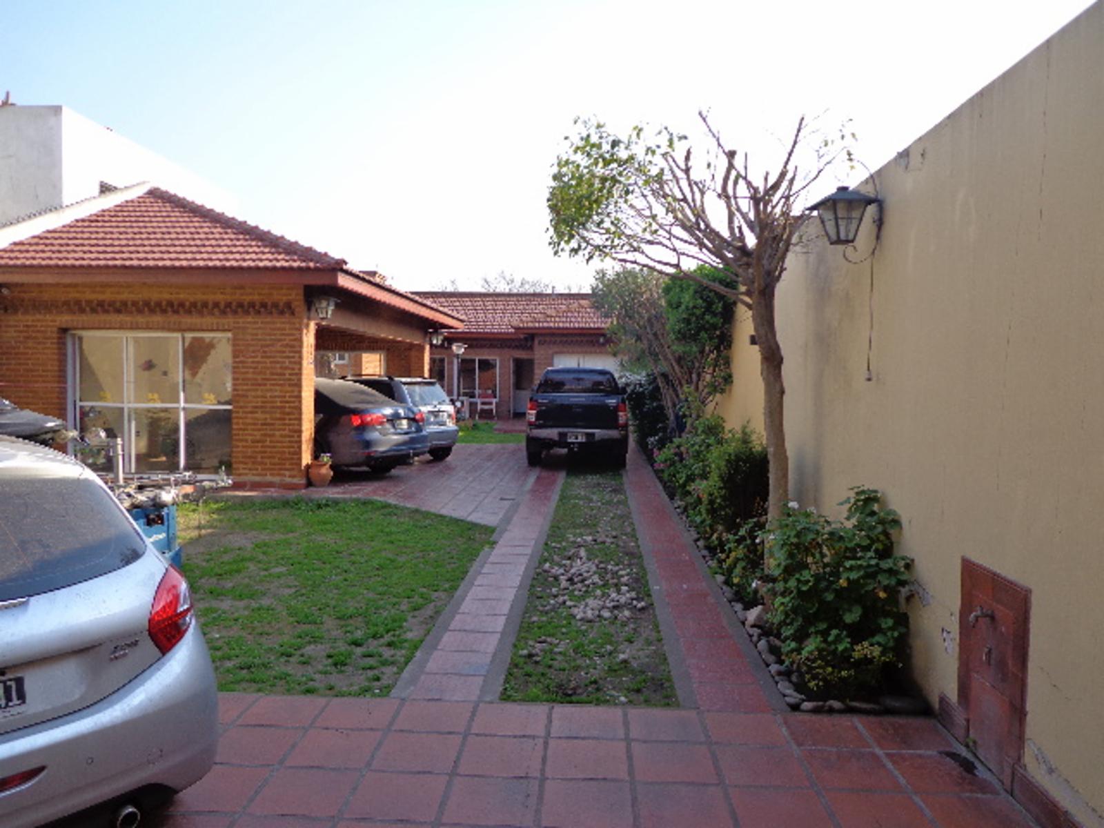 EXCELENTE CASA EN VENTA- LAFERRERE