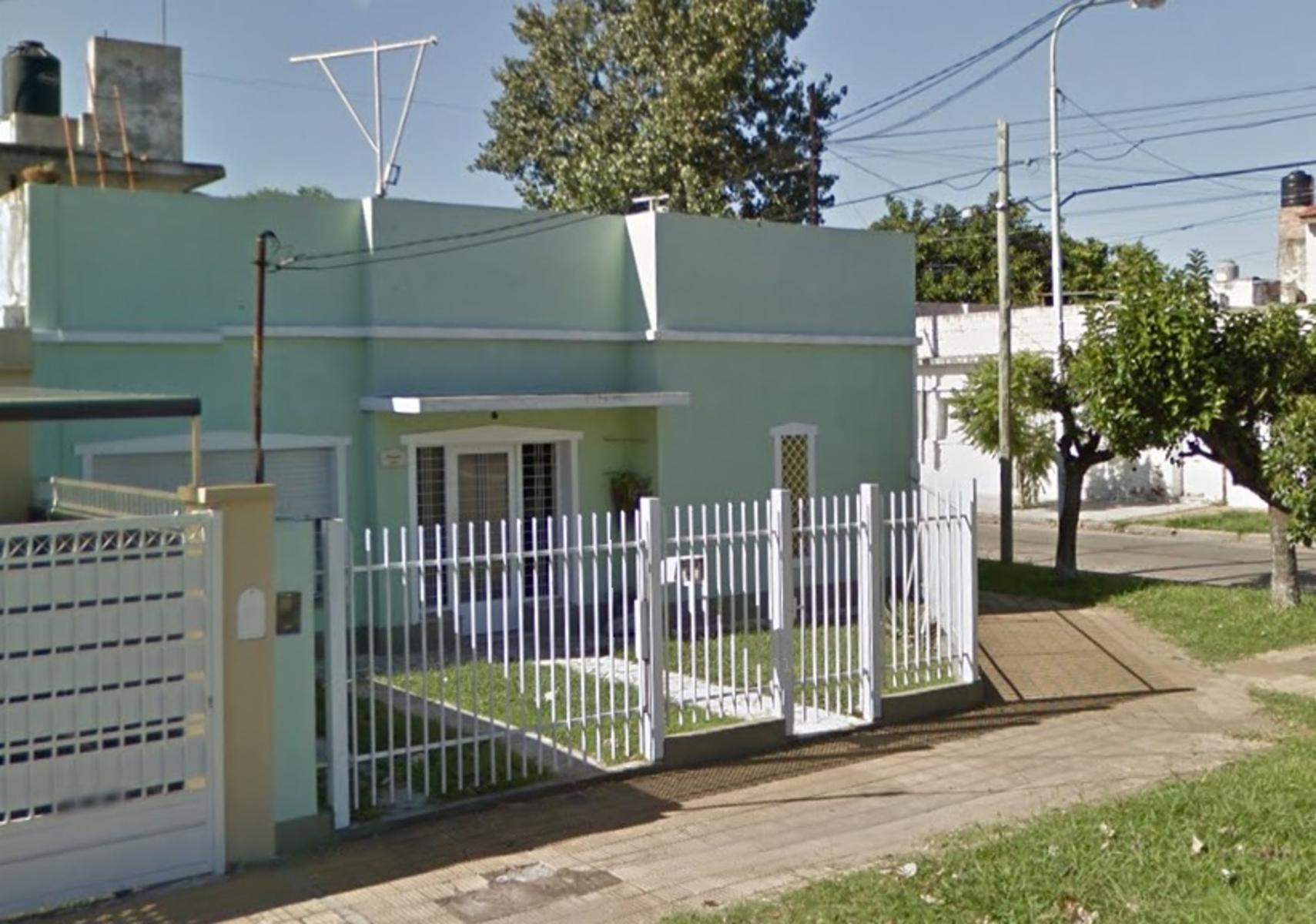 Casa en lote propio Haedo