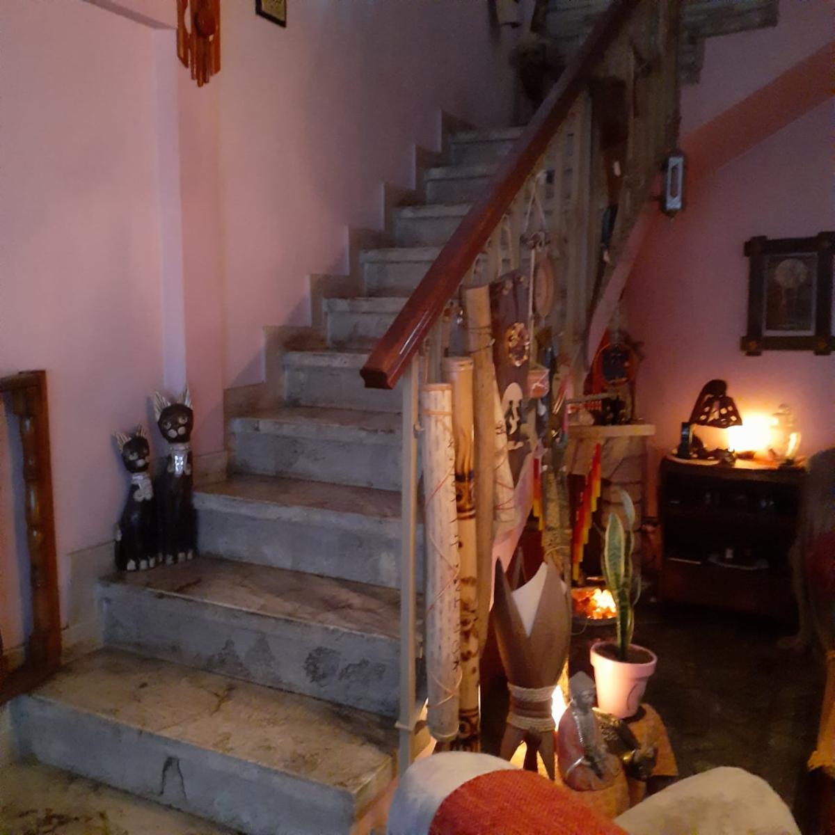 CASA PH EN 2 PLANTAS AL FRENTE RAMOS MEJIA — foto 2