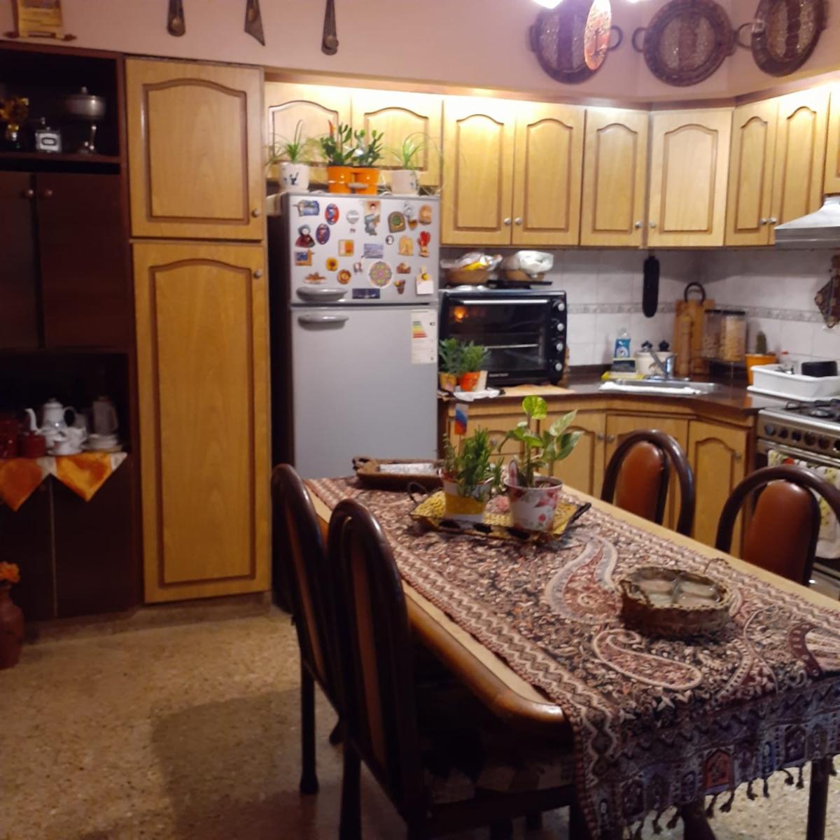 CASA PH EN 2 PLANTAS AL FRENTE RAMOS MEJIA — foto 3