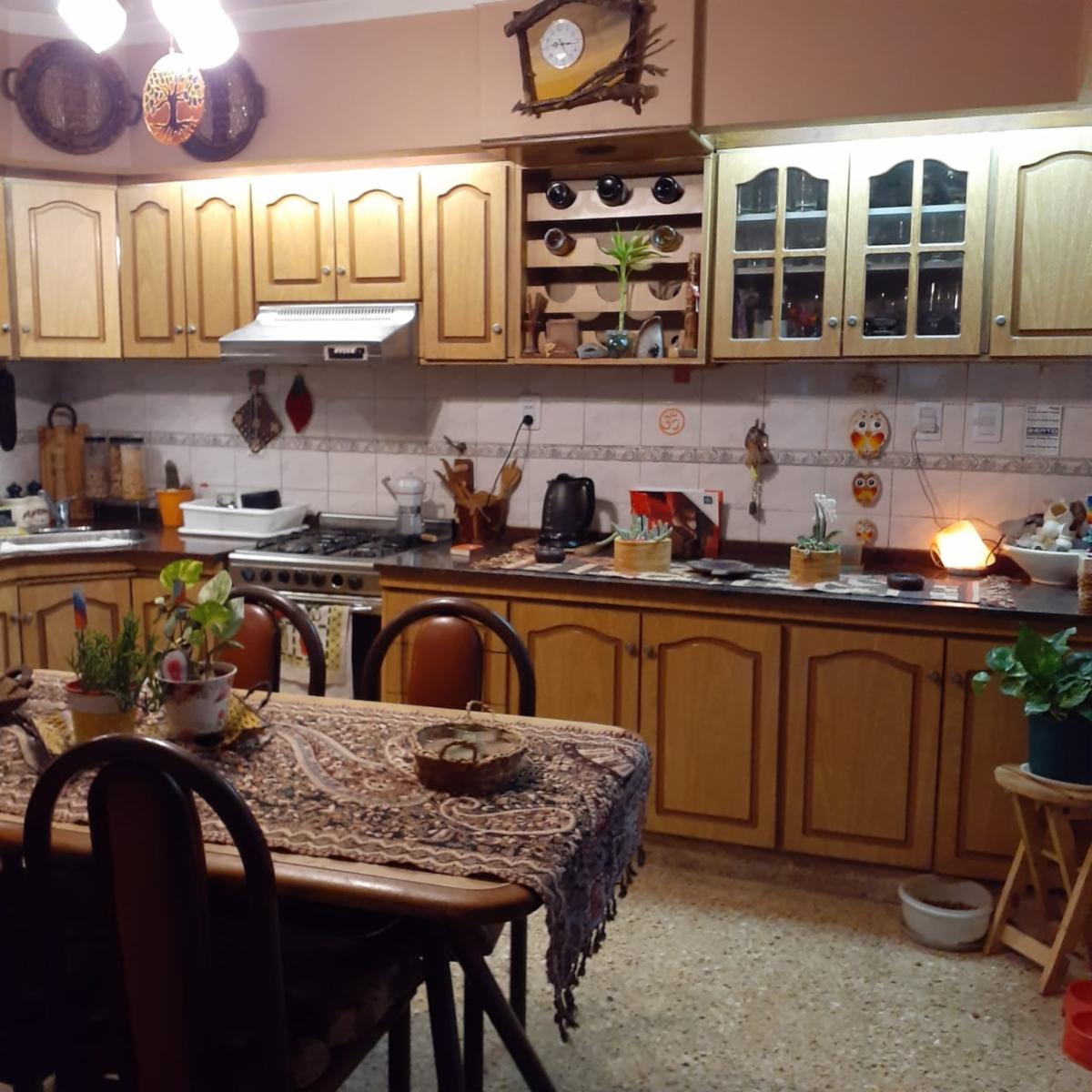 CASA PH EN 2 PLANTAS AL FRENTE RAMOS MEJIA — foto 4