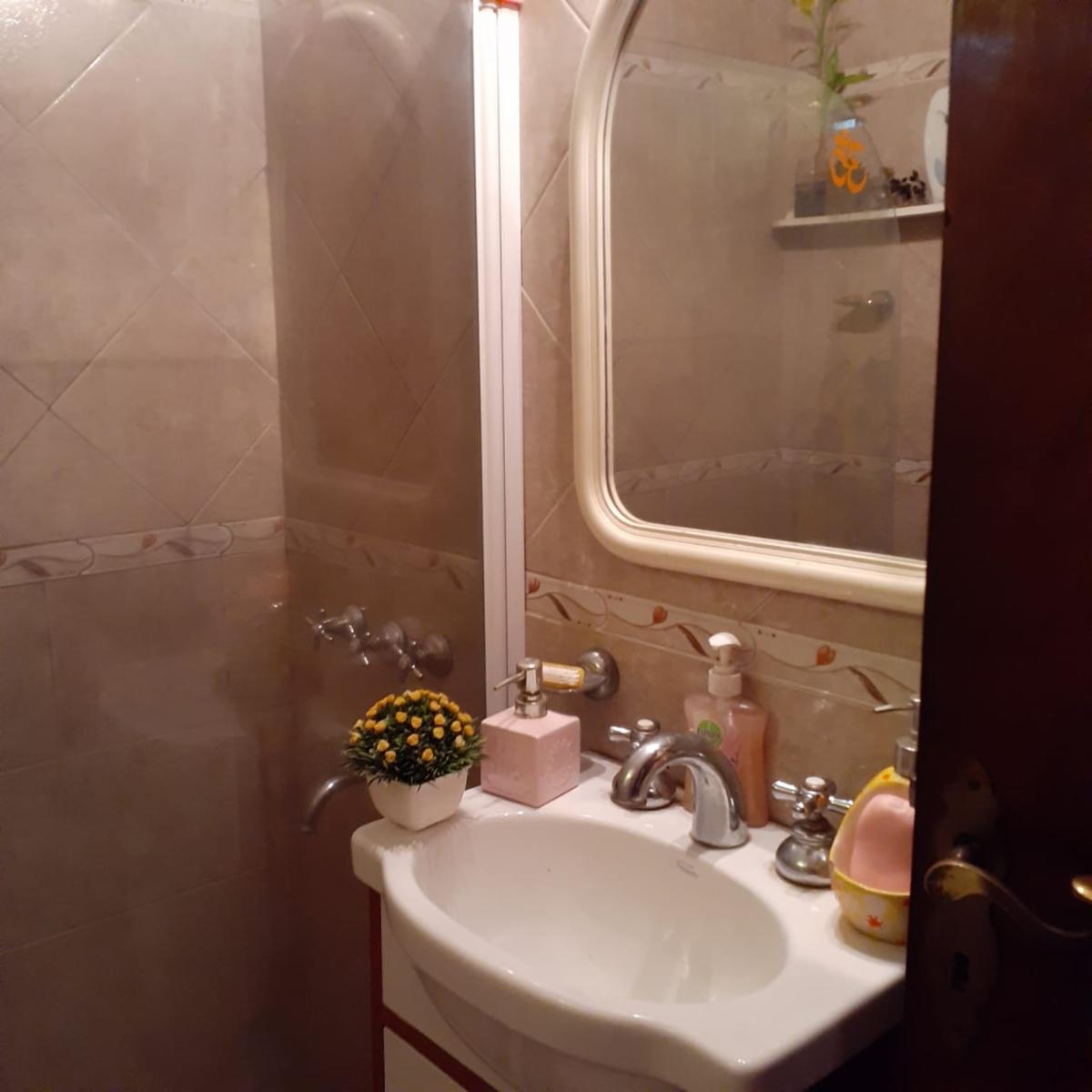 CASA PH EN 2 PLANTAS AL FRENTE RAMOS MEJIA — foto 5