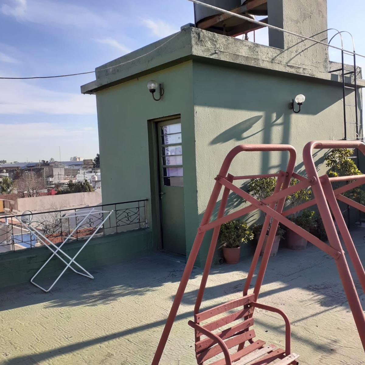 CASA PH EN 2 PLANTAS AL FRENTE RAMOS MEJIA — foto 13