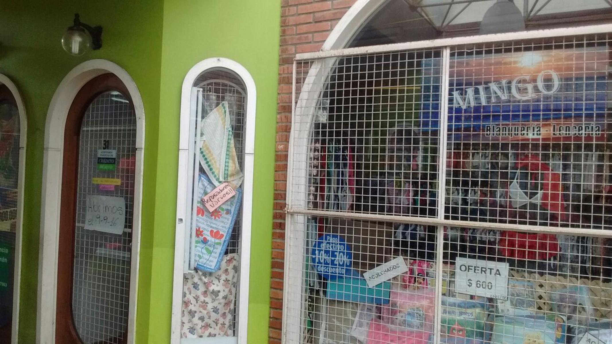 Nºref: 695 -Venta de local en Mar de Ajo, Costa Argentina.Con Escritura - 1