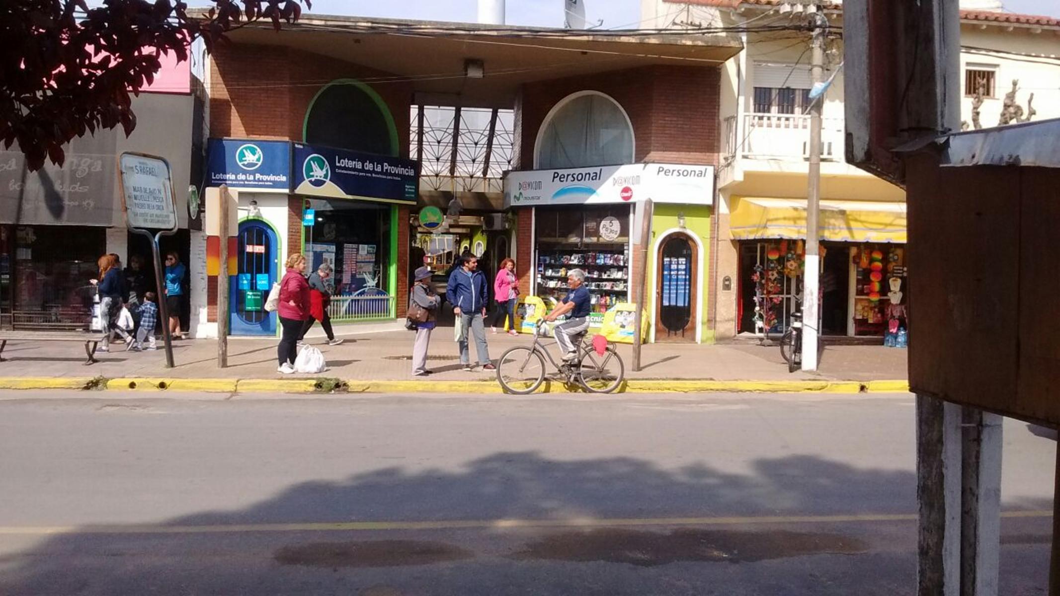 Nºref: 695 -Venta de local en Mar de Ajo, Costa Argentina.Con Escritura - 2