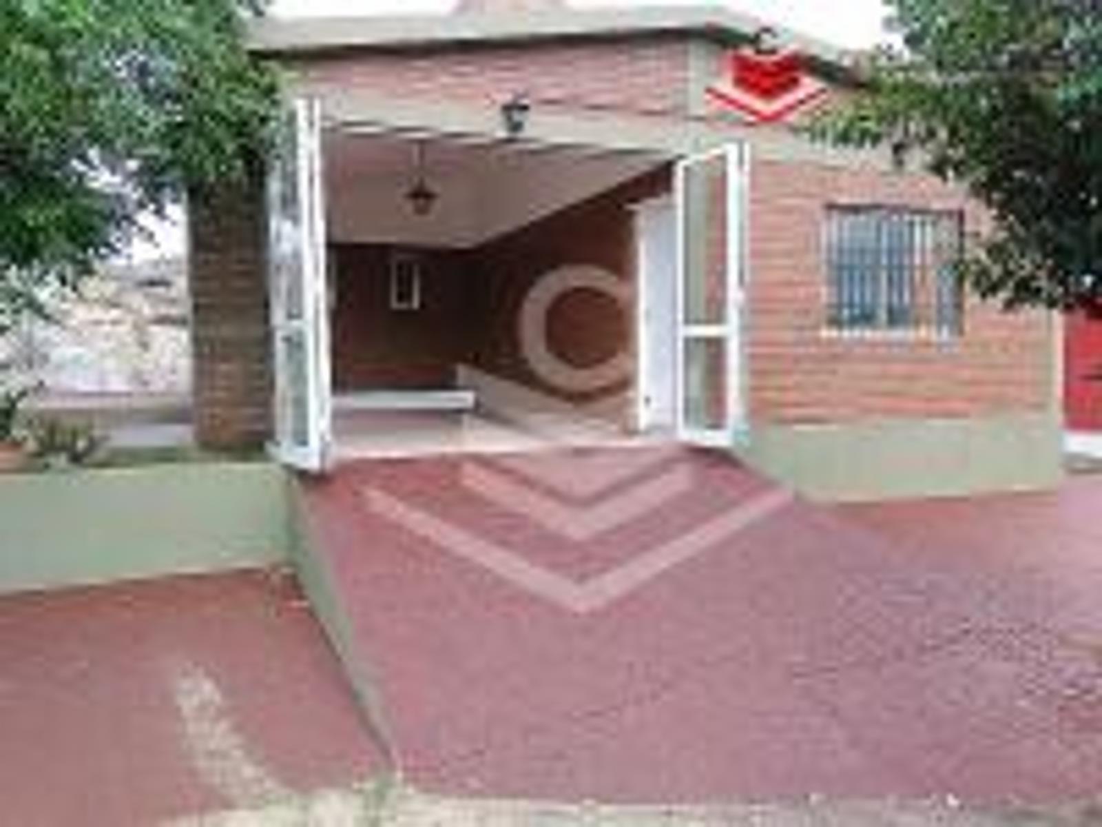 Nºref 911 -Hermosa Casa con pileta a 100 mtrs aprox del Rio Mallin en P.Siquiman — foto 4