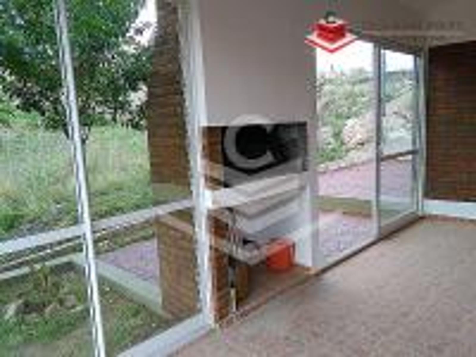 Nºref 911 -Hermosa Casa con pileta a 100 mtrs aprox del Rio Mallin en P.Siquiman — foto 5